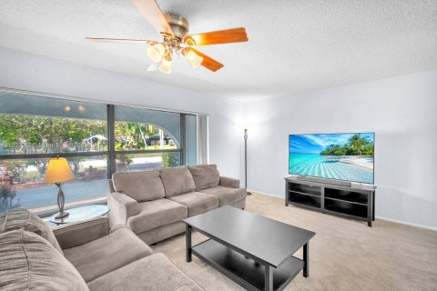 House in Pembroke Pines, Florida 4 bedrooms, 173.26 sq.m. № 1973909 - photo 9