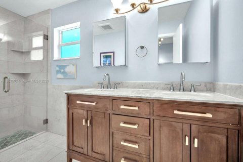 House in Pembroke Pines, Florida 4 bedrooms, 173.26 sq.m. № 1973909 - photo 20