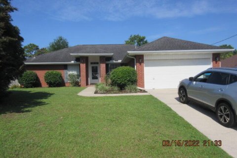 Villa ou maison à louer à Crestview, Floride: 3 chambres, 175.77 m2 № 559086 - photo 1