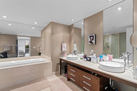 Copropriété à vendre à Miami, Floride: 3 chambres, 173.73 m2 № 2429732 - photo 18