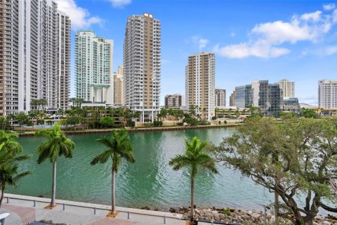 Copropriété à vendre à Miami, Floride: 3 chambres, 173.73 m2 № 2429732 - photo 21