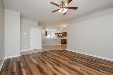 House in Davenport, Florida 4 bedrooms, 170.85 sq.m. № 1902328 - photo 4