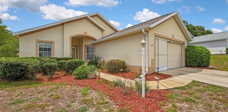 Villa ou maison à Beverly Hills, Floride 2 chambres, 129.97 m2 № 2204446