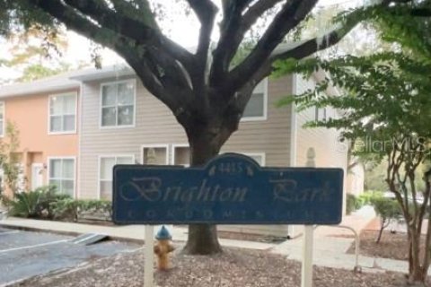 Condo in Gainesville, Florida, 2 bedrooms № 2108542 - photo 11