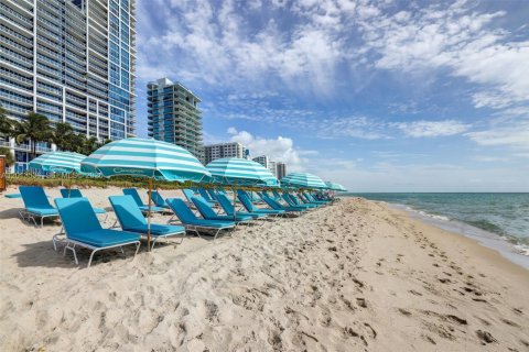 Condo in Miami Beach, Florida, 3 bedrooms  № 2075812 - photo 22