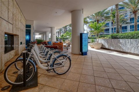 Condo in Miami Beach, Florida, 3 bedrooms  № 2075812 - photo 26