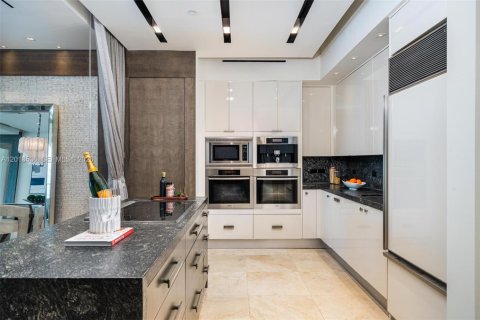 Condo in Miami Beach, Florida, 3 bedrooms  № 2075812 - photo 11