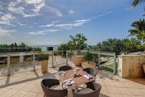 Condo in Miami Beach, Florida, 3 bedrooms  № 2075812 - photo 24