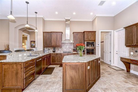 House in Land O' Lakes, Florida 4 bedrooms, 335.28 sq.m. № 1898568 - photo 14