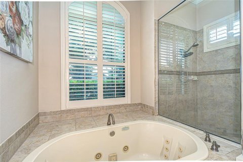 House in Land O' Lakes, Florida 4 bedrooms, 335.28 sq.m. № 1898568 - photo 26