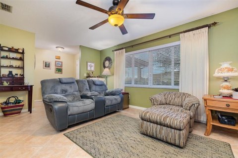 House in Deltona, Florida 3 bedrooms, 207.73 sq.m. № 1533311 - photo 6
