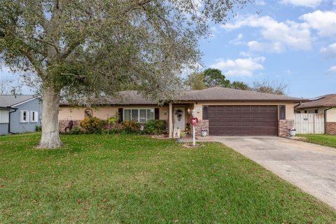House in Deltona, Florida 3 bedrooms, 207.73 sq.m. № 1533311 - photo 2