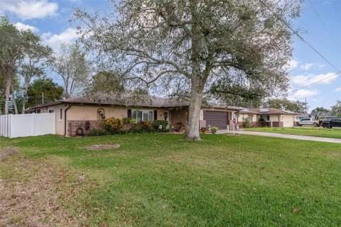 House in Deltona, Florida 3 bedrooms, 207.73 sq.m. № 1533311 - photo 3