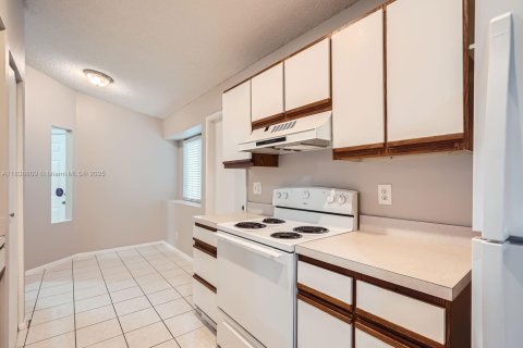 House in Royal Palm Beach, Florida 3 bedrooms, 166.48 sq.m. № 1828737 - photo 9