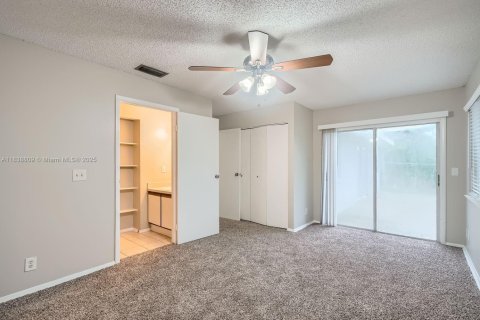 House in Royal Palm Beach, Florida 3 bedrooms, 166.48 sq.m. № 1828737 - photo 11