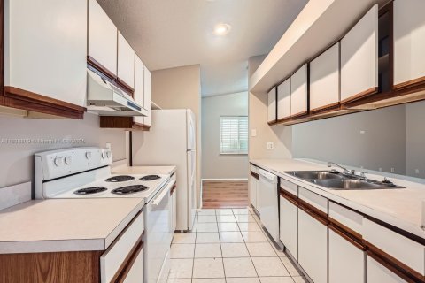 House in Royal Palm Beach, Florida 3 bedrooms, 166.48 sq.m. № 1828737 - photo 8