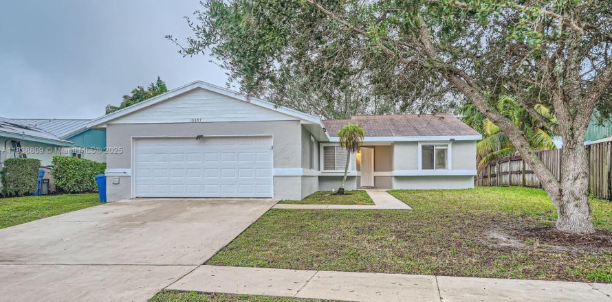House in Royal Palm Beach, Florida 3 bedrooms, 166.48 sq.m. № 1828737
