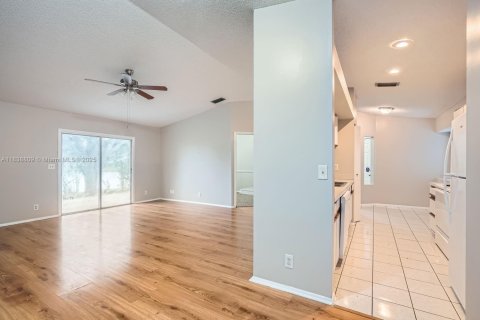 House in Royal Palm Beach, Florida 3 bedrooms, 166.48 sq.m. № 1828737 - photo 7
