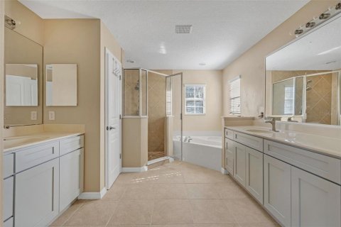 House in Winter Garden, Florida 4 bedrooms, 325.16 sq.m. № 1791257 - photo 21