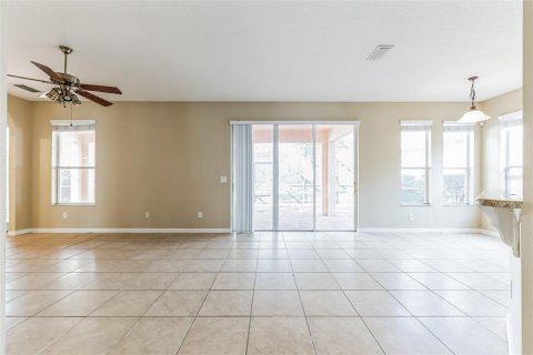 House in Winter Garden, Florida 4 bedrooms, 325.16 sq.m. № 1791257 - photo 6