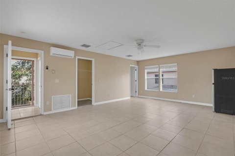 House in Winter Garden, Florida 4 bedrooms, 325.16 sq.m. № 1791257 - photo 11