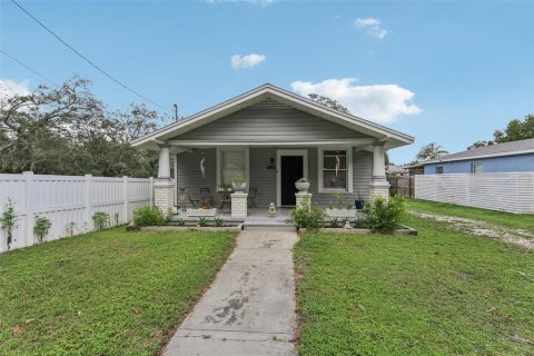 House in Tampa, Florida 2 bedrooms, 100.15 sq.m. № 1749270 - photo 2