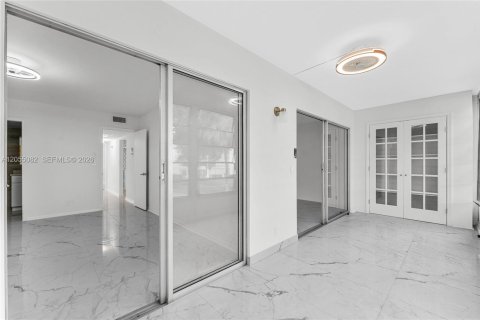 Condo in Coconut Creek, Florida, 2 bedrooms  № 2158066 - photo 9