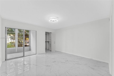 Condo in Coconut Creek, Florida, 2 bedrooms  № 2158066 - photo 14