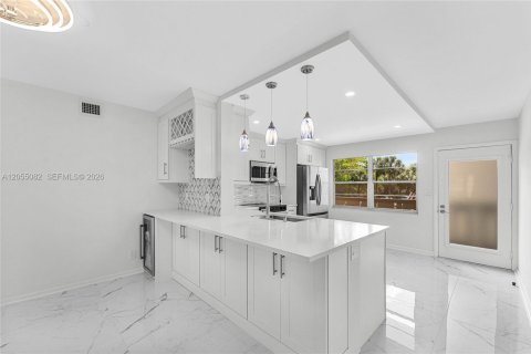 Condo in Coconut Creek, Florida, 2 bedrooms  № 2158066 - photo 2