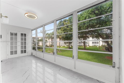 Condo in Coconut Creek, Florida, 2 bedrooms  № 2158066 - photo 10