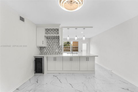 Condo in Coconut Creek, Florida, 2 bedrooms  № 2158066 - photo 5
