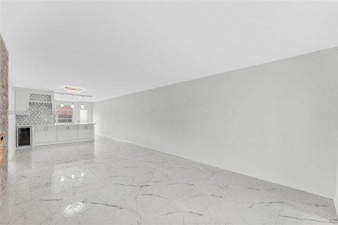 Condo in Coconut Creek, Florida, 2 bedrooms  № 2158066 - photo 6