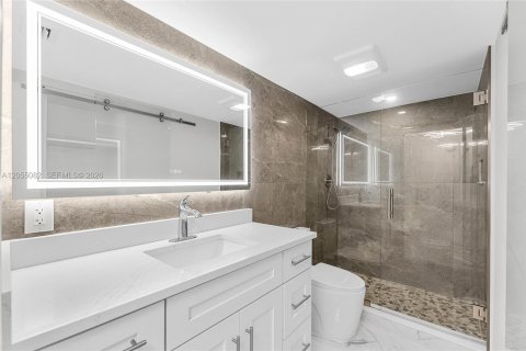 Condo in Coconut Creek, Florida, 2 bedrooms  № 2158066 - photo 13