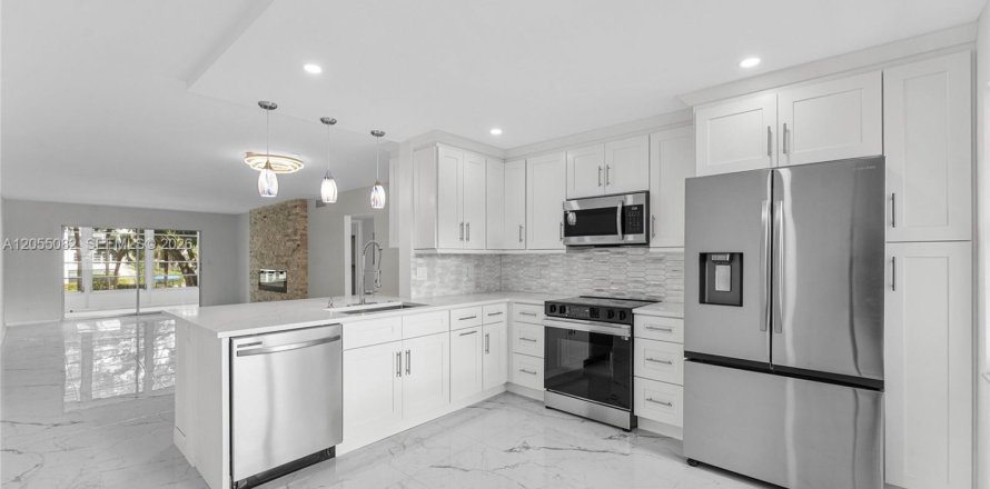 Condo in Coconut Creek, Florida, 2 bedrooms  № 2158066