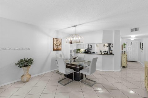 Condominio en venta en Sunrise, Florida, 2 dormitorios, 120.77 m2 № 1682305 - foto 13