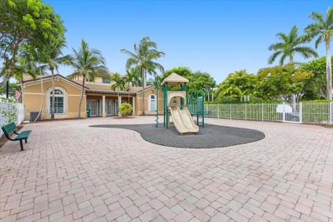 Touwnhouse à louer à Miami, Floride: 4 chambres, 166.57 m2 № 1963642 - photo 30