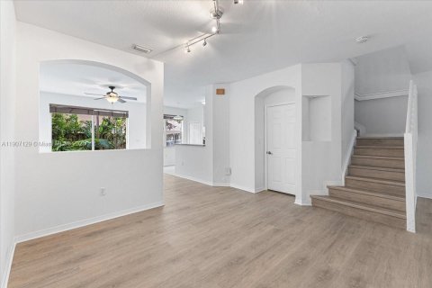 Touwnhouse à louer à Miami, Floride: 4 chambres, 166.57 m2 № 1963642 - photo 6