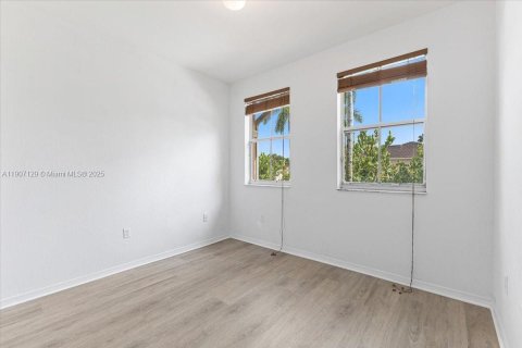 Touwnhouse à louer à Miami, Floride: 4 chambres, 166.57 m2 № 1963642 - photo 25