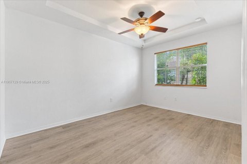 Touwnhouse à louer à Miami, Floride: 4 chambres, 166.57 m2 № 1963642 - photo 19