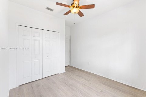 Touwnhouse à louer à Miami, Floride: 4 chambres, 166.57 m2 № 1963642 - photo 28