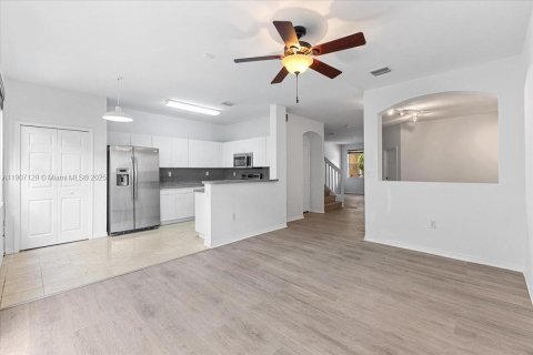 Touwnhouse à louer à Miami, Floride: 4 chambres, 166.57 m2 № 1963642 - photo 12