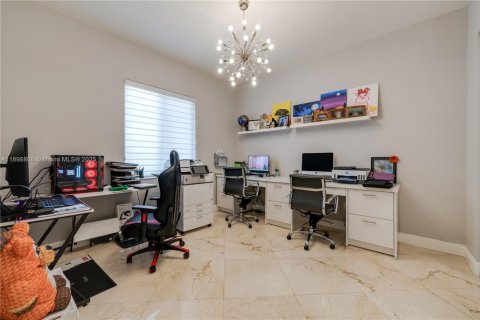 House in Miami, Florida 4 bedrooms, 235.6 sq.m. № 1950812 - photo 16