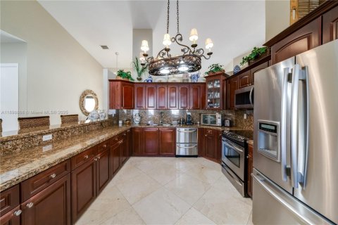 House in Miami, Florida 4 bedrooms, 235.6 sq.m. № 1950812 - photo 11