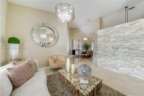 House in Miami, Florida 4 bedrooms, 235.6 sq.m. № 1950812 - photo 6