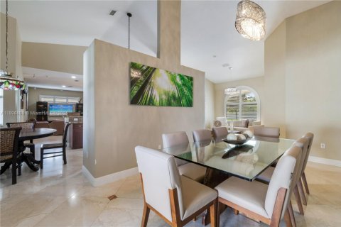 House in Miami, Florida 4 bedrooms, 235.6 sq.m. № 1950812 - photo 7