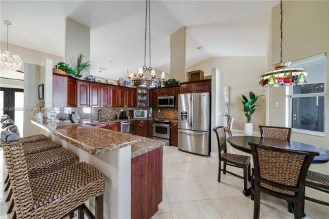 House in Miami, Florida 4 bedrooms, 235.6 sq.m. № 1950812 - photo 13