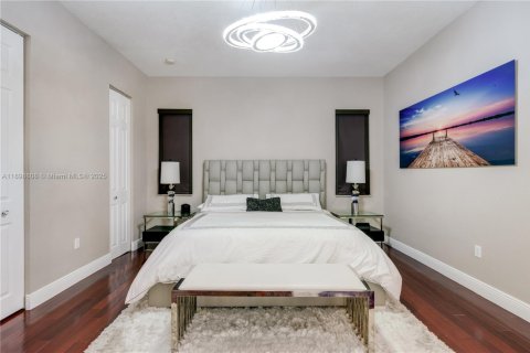 House in Miami, Florida 4 bedrooms, 235.6 sq.m. № 1950812 - photo 22