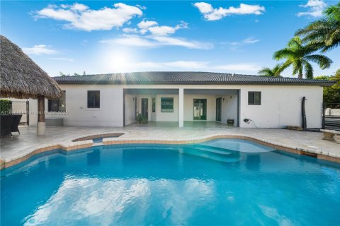 House in Miami, Florida 4 bedrooms, 235.6 sq.m. № 1950812 - photo 28