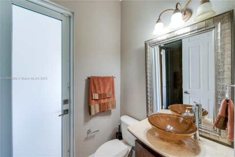 House in Miami, Florida 4 bedrooms, 235.6 sq.m. № 1950812 - photo 15