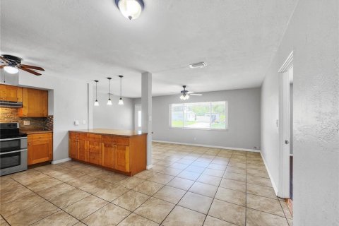 Casa en alquiler en Saint Petersburg, Florida, 3 dormitorios, 115.94 m2 № 1903442 - foto 5